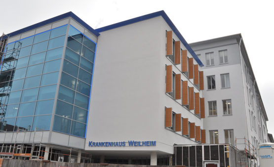 KRANKENHAUS WEILHEIM MIT NEUER FASSADE